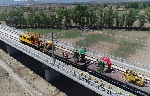 京張高鐵首條10千伏高壓電力電纜順暢敷設